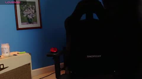 Snapshot of mikehawk1589 chatting on February 4, 11:27 am mikehawk1589 online show from February 4, 11:27 am