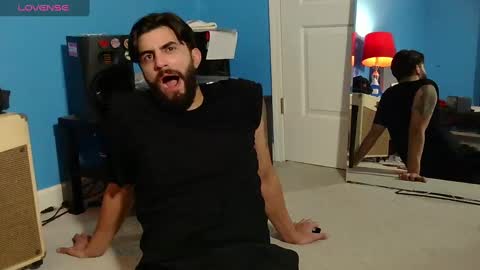 Snapshot of mikehawk1589 chatting on February 5, 8:11 am mikehawk1589 online show from February 5, 8:11 am