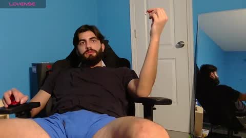 Snapshot of mikehawk1589 chatting on February 7, 9:37 am mikehawk1589 online show from February 7, 9:37 am