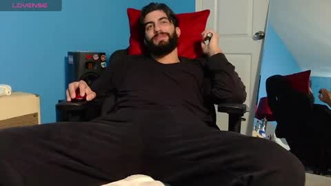 Snapshot of mikehawk1589 chatting on February 13, 6:48 pm mikehawk1589 online show from February 13, 6:48 pm