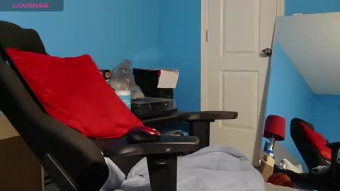 Snapshot of mikehawk1589 chatting on February 21, 7:56 am mikehawk1589 online show from February 21, 7:56 am