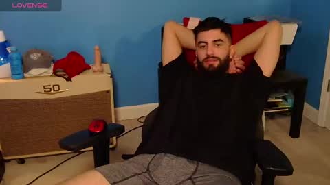 Snapshot of mikehawk1589 chatting on March 11, 7:48 am mikehawk1589 online show from March 11, 7:48 am