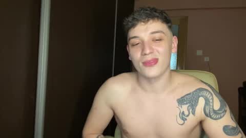 Snapshot of mikelaur chatting on February 26, 8:11 pm MikeLaur online show from February 26, 8:11 pm