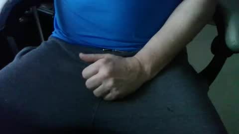 Snapshot of mikeoxnard141 chatting on April 18, 12:09 pm mikeoxnard141 online show from April 18, 12:09 pm