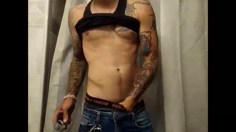 Snapshot of mikesbigcock4u chatting on May 30, 6:21 am mikesbigcock4u online show from May 30, 6:21 am