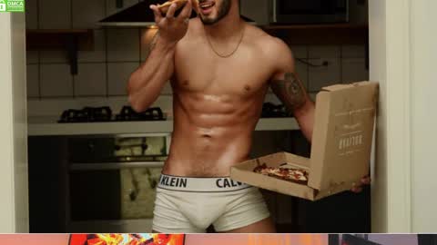 Snapshot of mikethomson01 chatting on December 4, 9:35 pm Mike online show from December 4, 9:35 pm