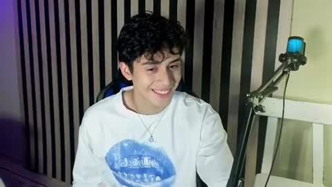 Snapshot of mikevoss_ chatting on June 16, 7:16 pm Mike online show from June 16, 7:16 pm
