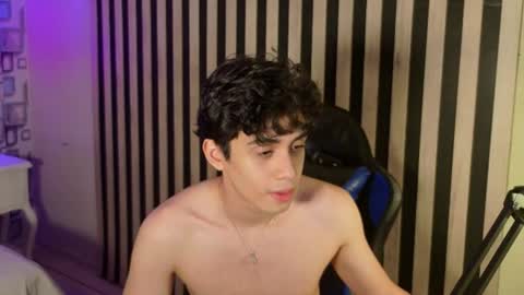 Snapshot of mikevoss_ chatting on June 19, 7:17 pm Mike online show from June 19, 7:17 pm