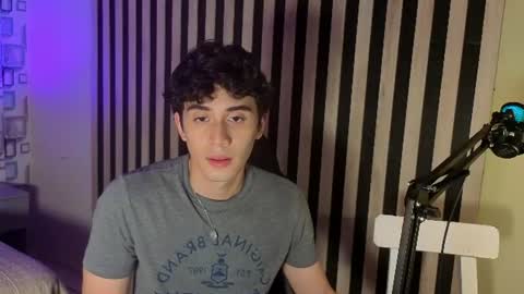Snapshot of mikevoss_ chatting on June 25, 7:07 pm Mike online show from June 25, 7:07 pm