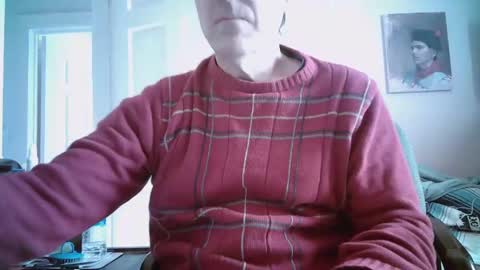 Snapshot of mikewulds chatting on December 1, 4:40 pm Mike online show from December 1, 4:40 pm