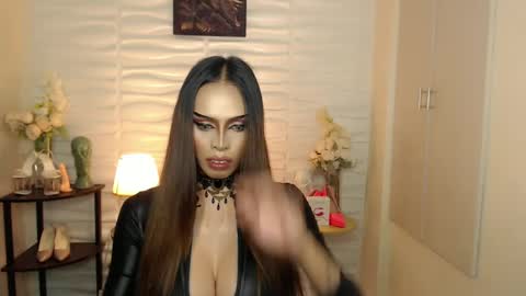 Mistress MikeyAlawi online show from December 23, 3:01 pm