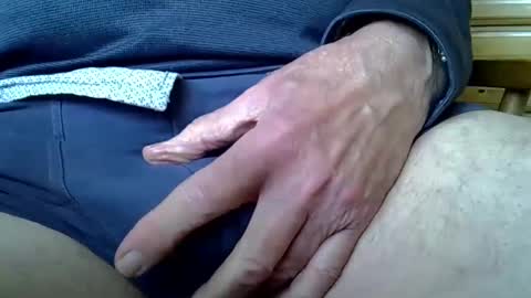 Snapshot of mikeybed chatting on January 22, 12:27 pm mikeybed online show from January 22, 12:27 pm