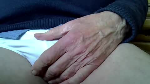 Snapshot of mikeybed chatting on February 18, 2:16 pm mikeybed online show from February 18, 2:16 pm