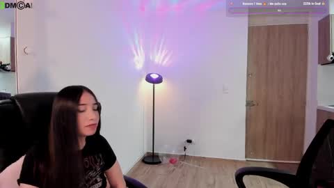 Snapshot of mikeyvioleta chatting on April 29, 9:24 am VIOLETAMIKE online show from April 29, 9:24 am