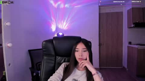 Snapshot of mikeyvioleta chatting on June 3, 9:34 am VIOLETAMIKE online show from June 3, 9:34 am