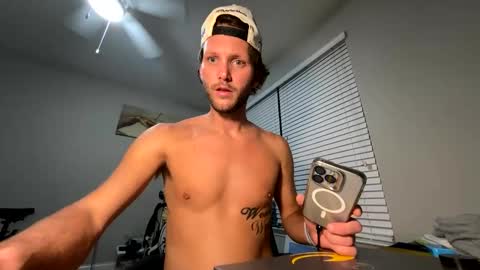 Snapshot of mikeywhite123 chatting on December 14, 10:13 am mikeywhite123 online show from December 14, 10:13 am