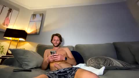 Snapshot of mikeywhite123 chatting on January 3, 3:49 am mikeywhite123 online show from January 3, 3:49 am