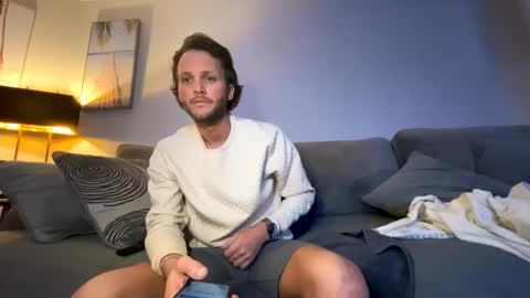 Snapshot of mikeywhite123 chatting on January 19, 5:15 am mikeywhite123 online show from January 19, 5:15 am