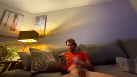 Snapshot of mikeywhite123 chatting on February 10, 8:20 am mikeywhite123 online show from February 10, 8:20 am