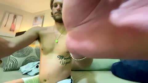 Snapshot of mikeywhite123 chatting on February 28, 6:43 am mikeywhite123 online show from February 28, 6:43 am