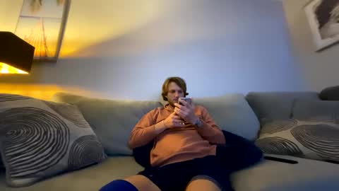 Snapshot of mikeywhite123 chatting on March 5, 8:10 am mikeywhite123 online show from March 5, 8:10 am