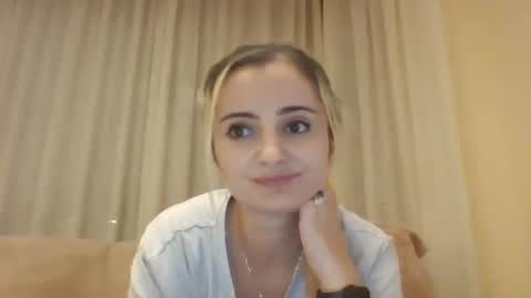 Snapshot of miki234809581 chatting on November 3, 9:05 pm miki234809581 online show from November 3, 9:05 pm