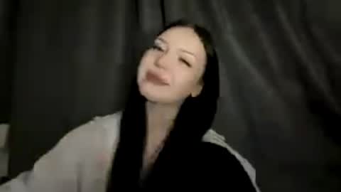 Mia online show from May 27, 3:31 pm