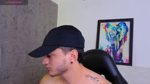 Snapshot of mikke_love chatting on May 18, 2:34 pm MIKKE online show from May 18, 2:34 pm