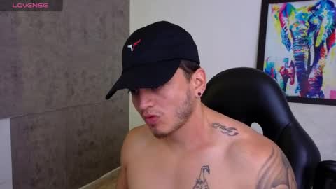 Snapshot of mikke_love chatting on May 25, 2:56 pm MIKKE online show from May 25, 2:56 pm
