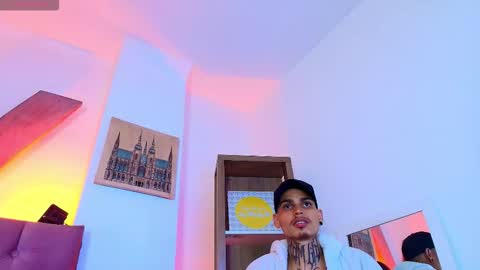 Snapshot of mikke_tattoo chatting on March 13, 3:35 am Mikke Tattoo online show from March 13, 3:35 am