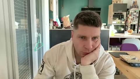 Snapshot of miklp8463 chatting on February 6, 8:18 am miklp8463 online show from February 6, 8:18 am