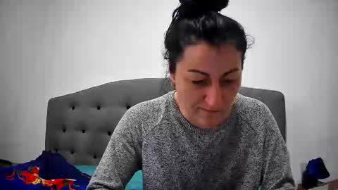 Mikyloveu online show from April 2, 2:15 pm