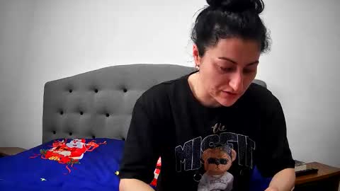 Mikyloveu online show from April 3, 3:10 pm