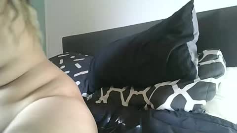 Snapshot of mila_2416 chatting on June 9, 3:51 am mila_2416 online show from June 9, 3:51 am