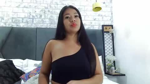 Snapshot of mila_adamss chatting on January 20, 11:24 am mila_adamss online show from January 20, 11:24 am
