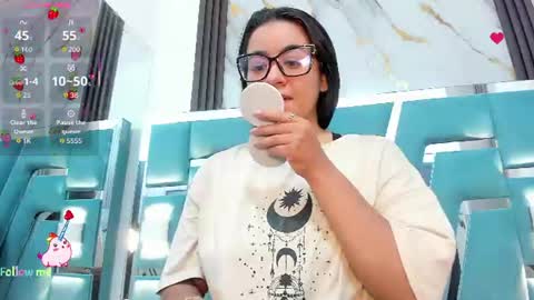 Snapshot of mila_clum chatting on June 20, 11:35 am Camila online show from June 20, 11:35 am