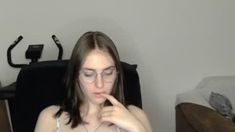 Snapshot of mila_keyy chatting on June 24, 10:20 pm mila_keyy online show from June 24, 10:20 pm