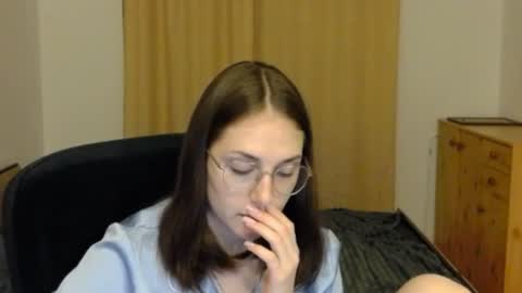 Snapshot of mila_keyy chatting on July 13, 9:39 pm mila_keyy online show from July 13, 9:39 pm