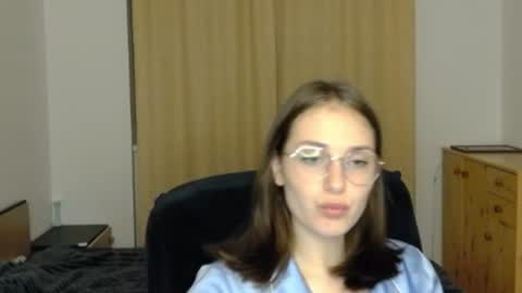 Snapshot of mila_keyy chatting on July 14, 8:14 pm mila_keyy online show from July 14, 8:14 pm