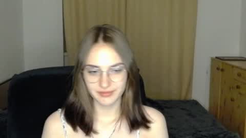 Snapshot of mila_keyy chatting on July 17, 8:14 pm mila_keyy online show from July 17, 8:14 pm