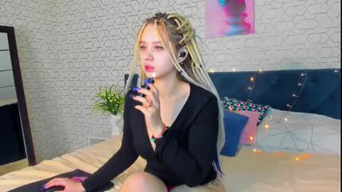 mila_kinor online show from January 5, 10:43 am