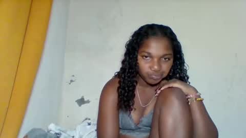 Snapshot of mila_lunah chatting on May 7, 4:12 pm mila_lunah online show from May 7, 4:12 pm