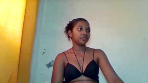 Snapshot of mila_lunah chatting on May 10, 5:01 am mila_lunah online show from May 10, 5:01 am