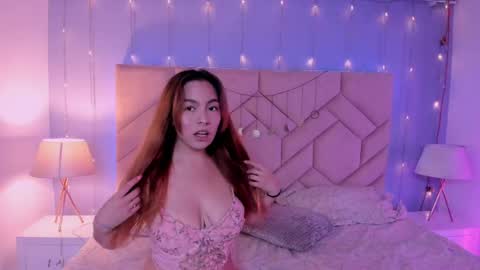 Snapshot of mila_monnet chatting on May 19, 3:35 am Mila Monnet online show from May 19, 3:35 am
