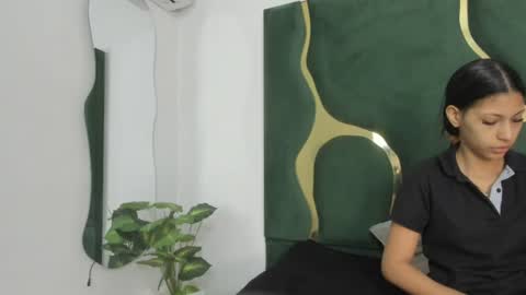 Snapshot of mila_petiteasm chatting on July 9, 12:20 pm mila_petiteasm online show from July 9, 12:20 pm