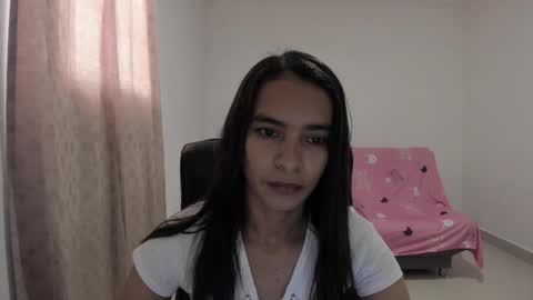 Snapshot of mila_rouge06 chatting on February 21, 2:18 pm Mila online show from February 21, 2:18 pm