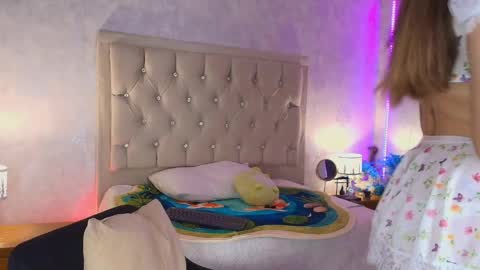 Snapshot of mila_smirnovavk chatting on April 20, 3:53 am MILA online show from April 20, 3:53 am