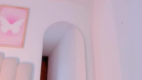 mila_stark333 online show from April 17, 5:32 am