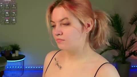 Snapshot of mila_taylorrr chatting on June 16, 6:10 pm Lisa online show from June 16, 6:10 pm