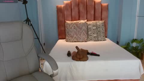 milaa_star online show from February 25, 4:00 am